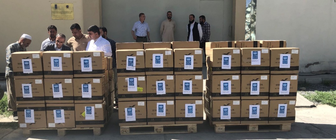 دفتر (UNDP) صد هزار ماسک را به وزارت صحت‌عامه مساعدت نمود