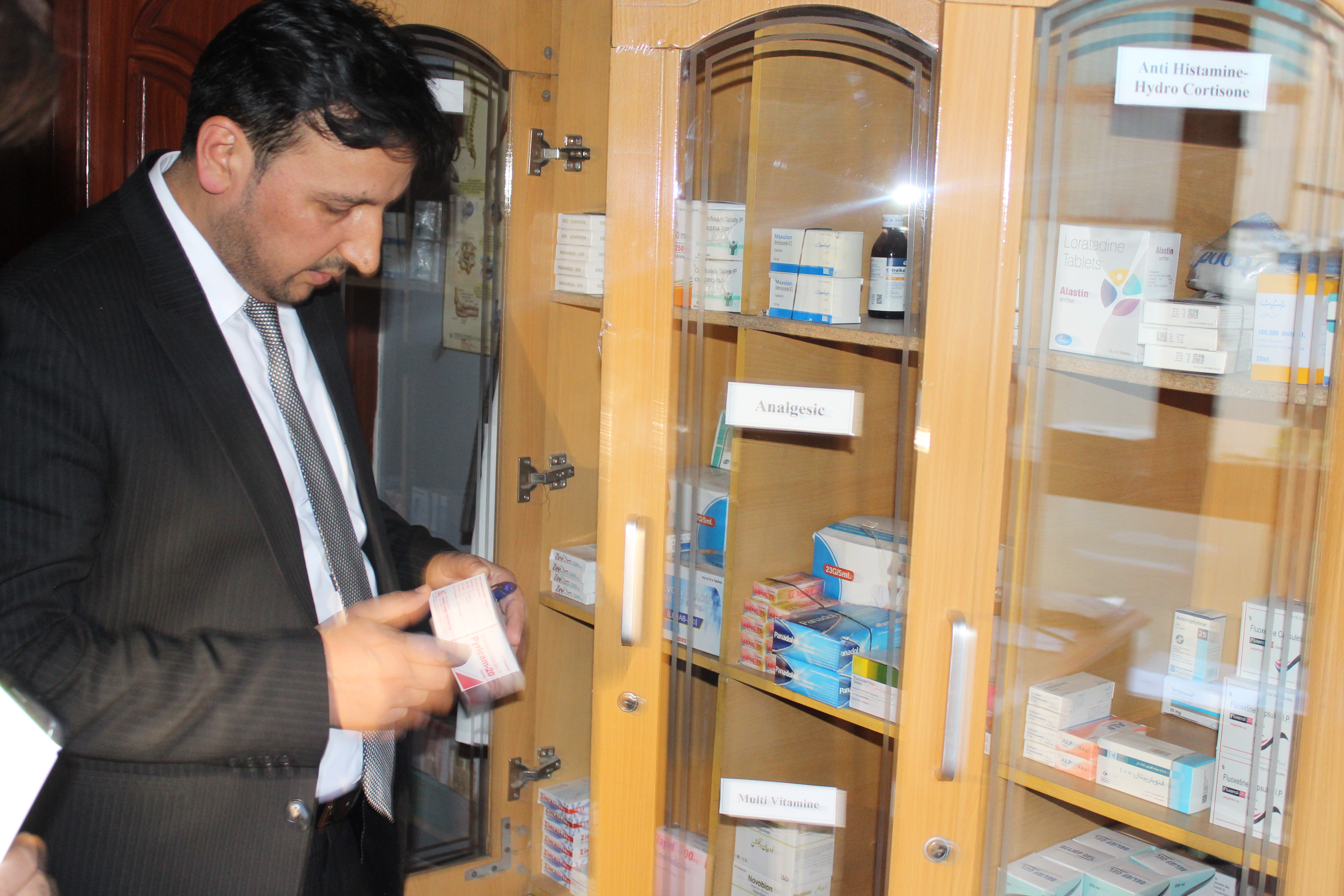 نظارت های رهبری برنامه کاهش تقاضای مواد مخدر وزارت صحت عامه از مراکز تداوى معتادين مواد مخدر شهر كابل