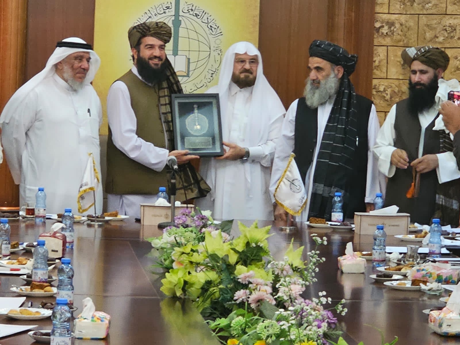 د عامې روغتیا وزیر، ښاغلي ډاکټر قلندر عباد د علماو د نړیوالې ټولنې له سکرتر جنرال، ښاغلي دوکتور علي محي الدین القره داغي سره لیدنه وکړه